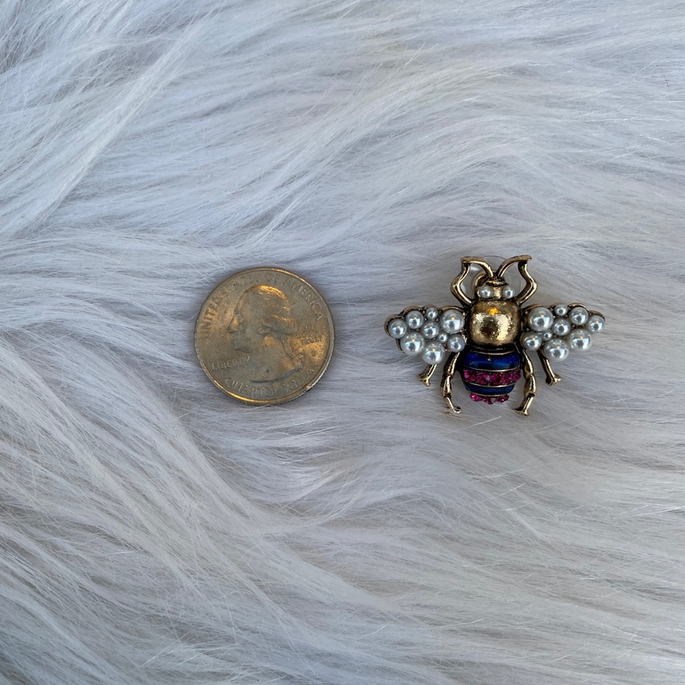 Fabulous bee stud earrings - Picture 4 of 4